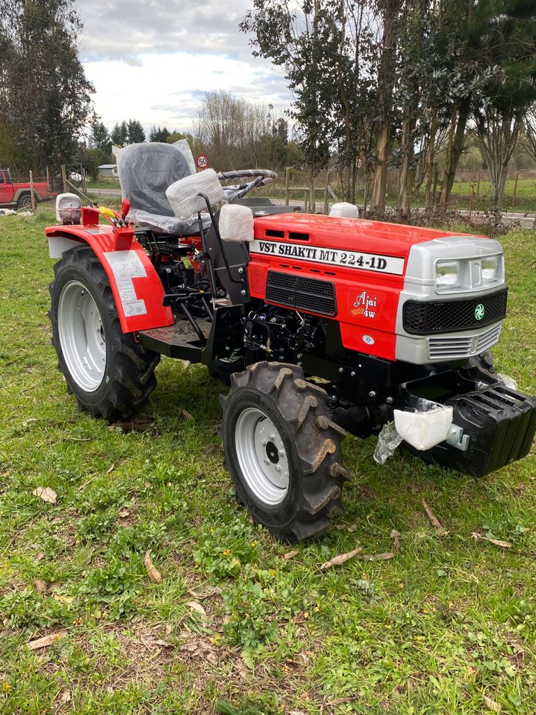 Tractor agricola marca VST 22 hp doble tracción 